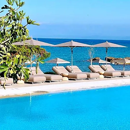 Hotel The Bay &