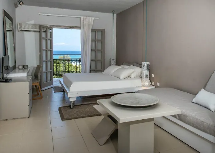 Hotel The Bay & 5*